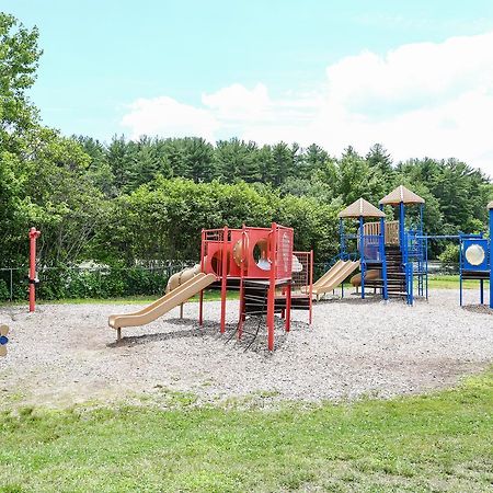Tuxbury Pond Camping Resort Tiny House Clara Южен Хамптън Екстериор снимка