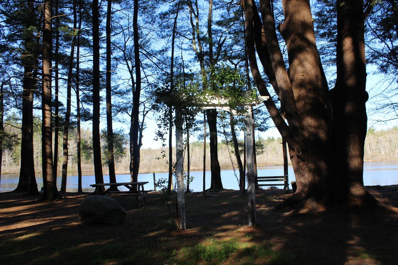 Tuxbury Pond Camping Resort Tiny House Clara Южен Хамптън Екстериор снимка